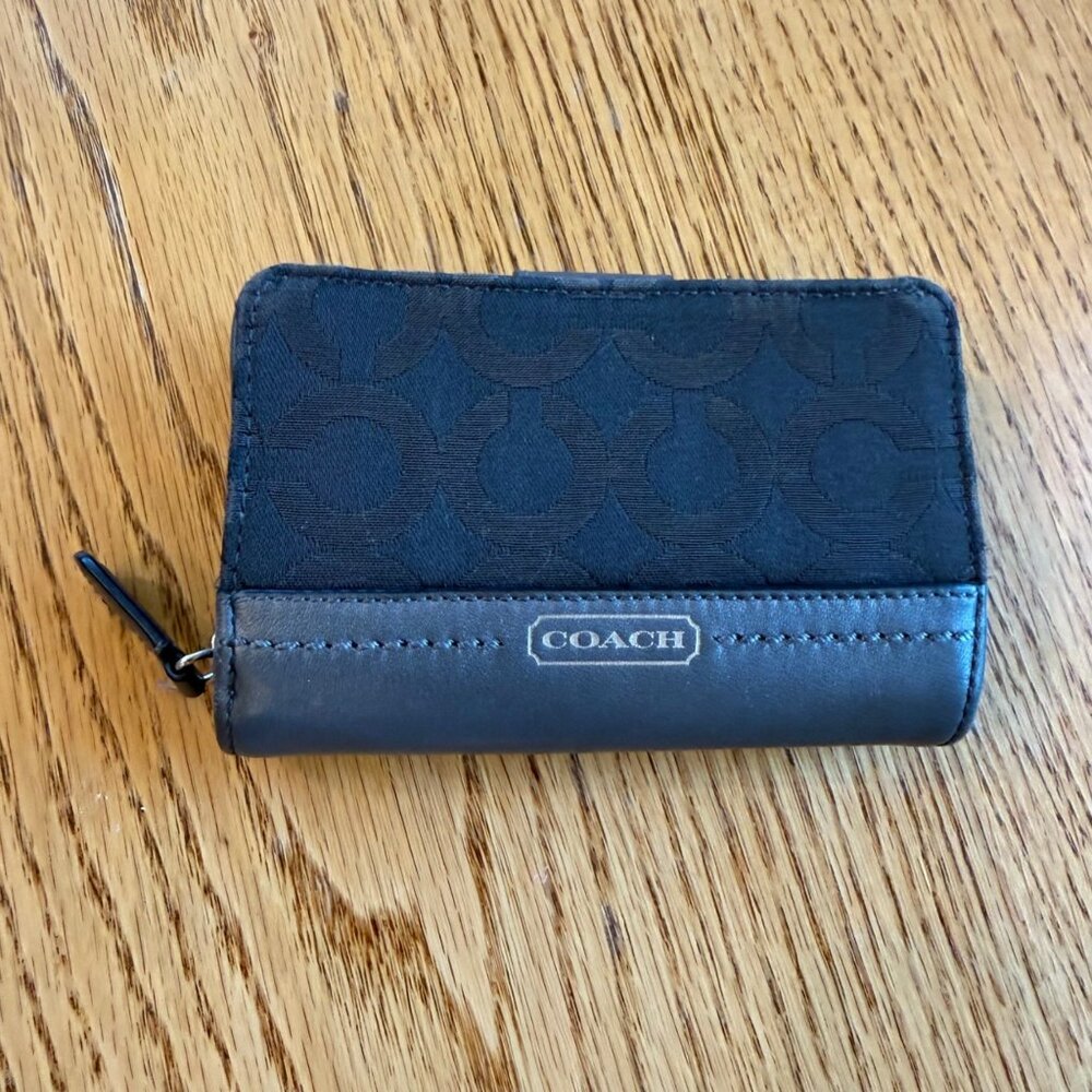 COACH WOMENS SMALL CHARCOAL GRAY WALLET GREAT CONDITION